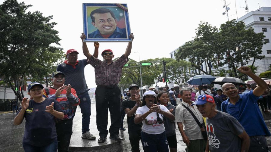 Partidarios del presidente venezolano Nicolás Maduro participan en una manifestación rumbo al palacio presidencial de Miraflores en Caracas el 30 de julio de 2024