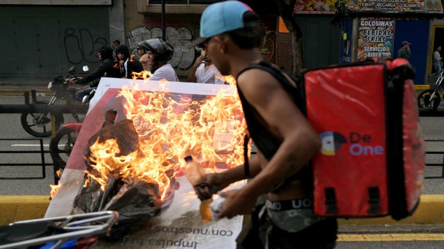 Protestas en Caracas contra un nuevo gobierno de Nicolás Maduro