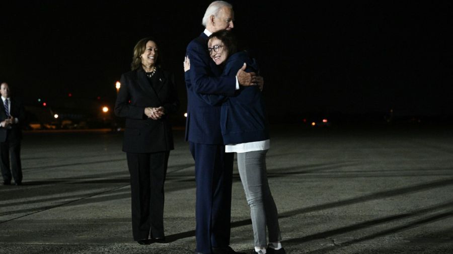 Biden y Kamala Harris recibieron en Washington a los prisioneros intercambiados con Rusia.