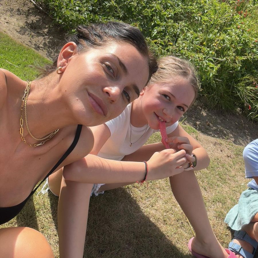 Las fotos de las minis vacaciones de Zaira Nara con sus hijos en España