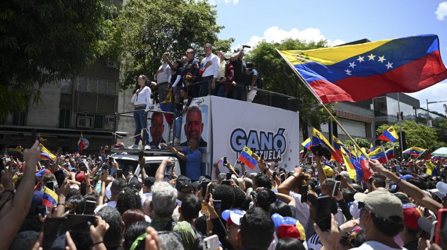 Desafiando a Maduro, Machado encabezó otra manifestación en Caracas.