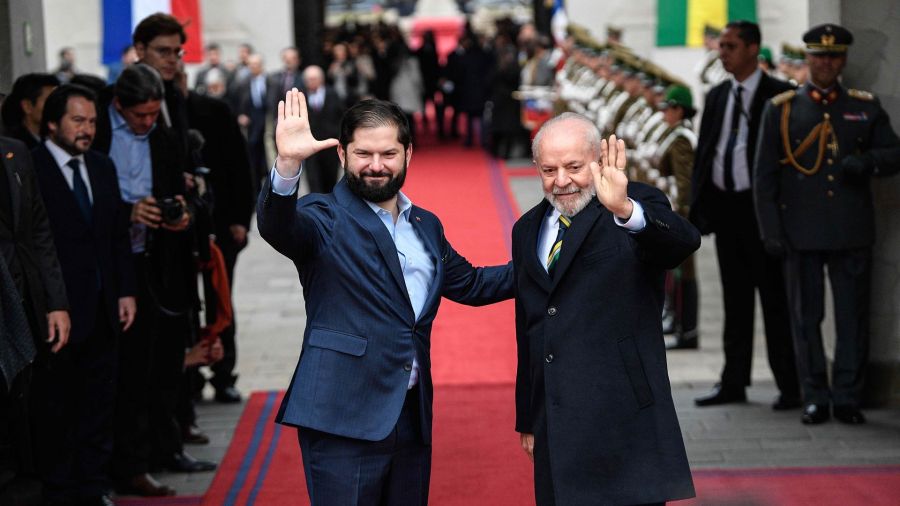 Fotogaleria El presidente chileno, Gabriel Boric y el presidente brasileño, Luiz Inácio Lula da Silva, posan para fotografías en el Palacio de La Moneda, en Chile