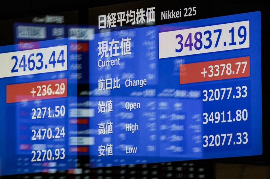 La Bolsa de Tokio sube más de un 10% tras caída récord