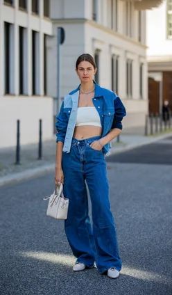 Crop top y bagy jeans