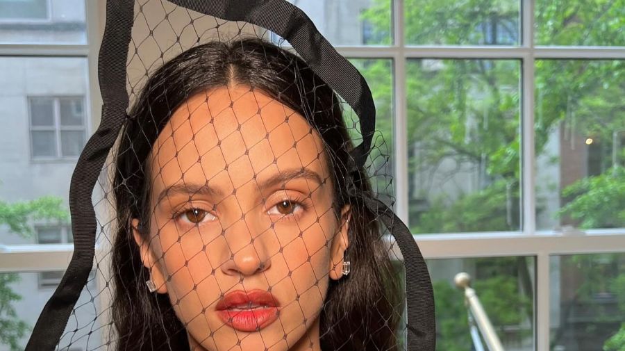 Rosalía sorprende con un cambio al estilo 
