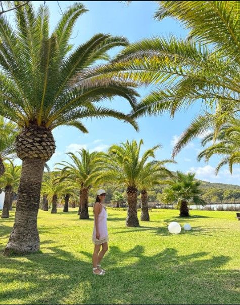 Así fue el relajado look de Pampita para pasear por Ibiza 