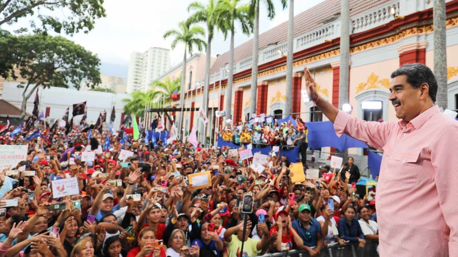 Fotogaleria Imagen cedida por la Presidencia de Venezuela del presidente venezolano, Nicolás Maduro, reaccionando durante una concentración en el Palacio de Miraflores, en Caracas, Venezuela