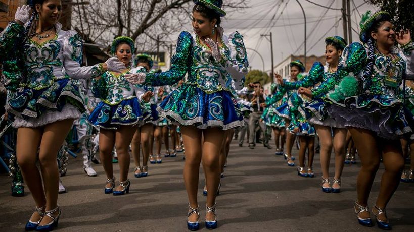 Bailarinas en el festejo de Urkupiña