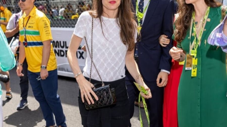 Charlotte Casiraghi look de oficina