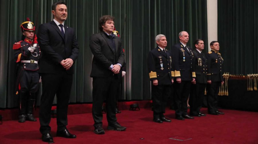 Javier Milei en la ceremonia de entrega de despacho y sables a Brigadieres, Almirantes y Generales.