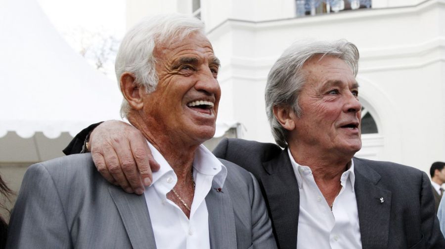 Delon con Belmondo, en 2010, riendo al recordar viejas épocas.