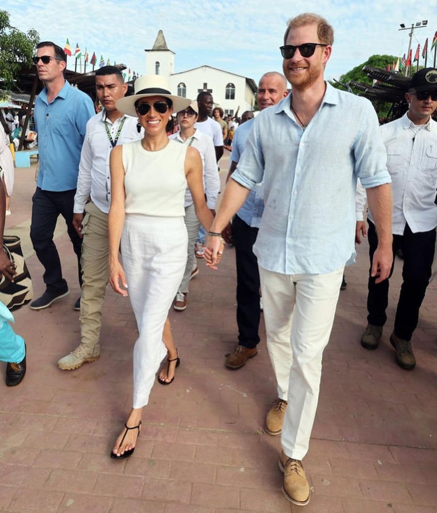 El look total white elegante de Meghan Markle