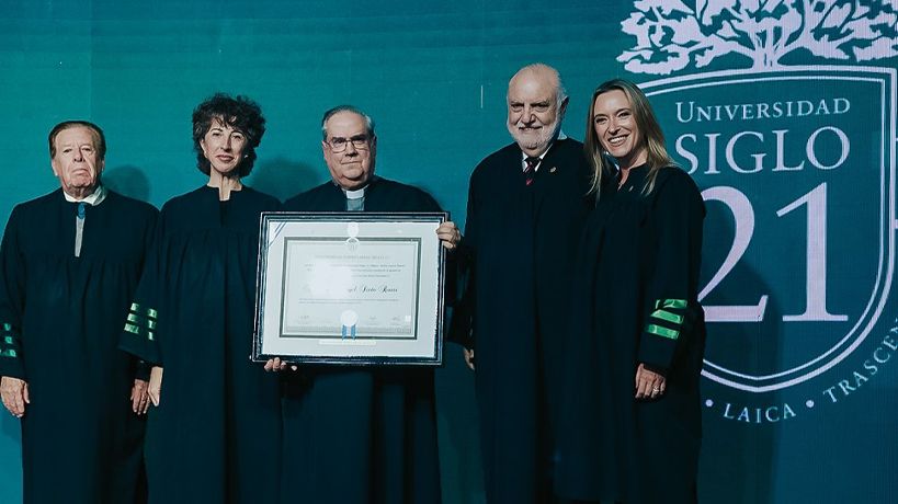 Entrega del Honoris Causa a Rossi