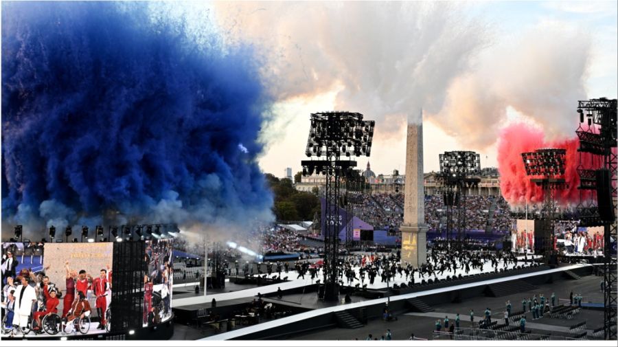 El colorido de la ceremonia inaugural de los Juegos Paralímpicos de París 2024. 