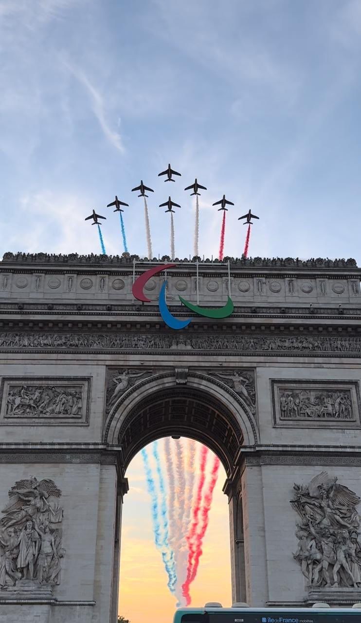 El colorido de la ceremonia inaugural de los Juegos Paralímpicos de París 2024. 