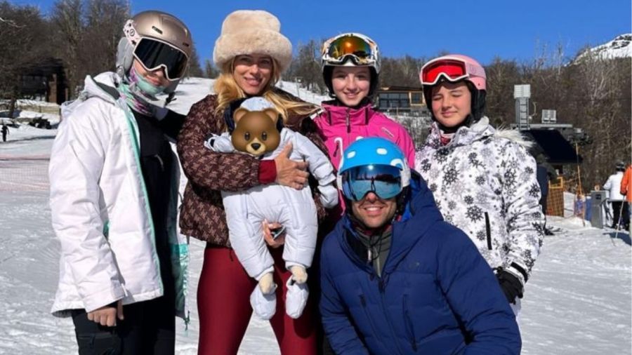 Las vacaciones de Nicole Neumann y Manu Urcera en la nieve