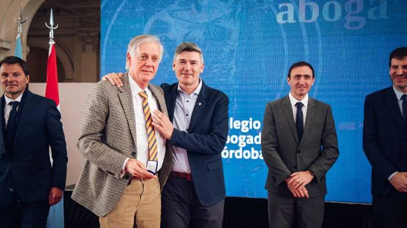 Paserini entregó distinciones por el día del Abogado