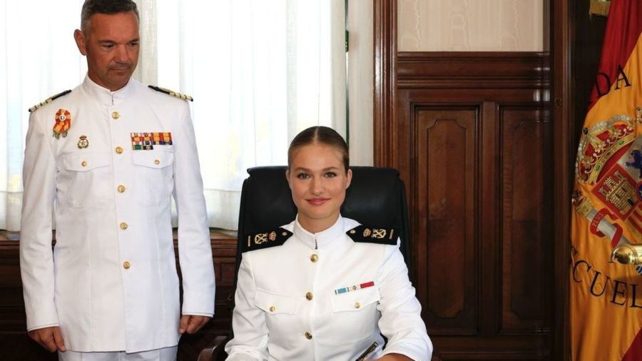 Todas las fotos del primer día de la princesa Leonor en la Escuela Naval: así es su nuevo uniforme 