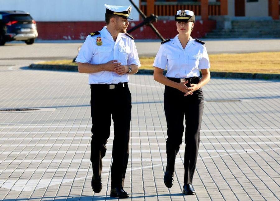 Todas las fotos del primer día de la princesa Leonor en la Escuela Naval: así es su nuevo uniforme 