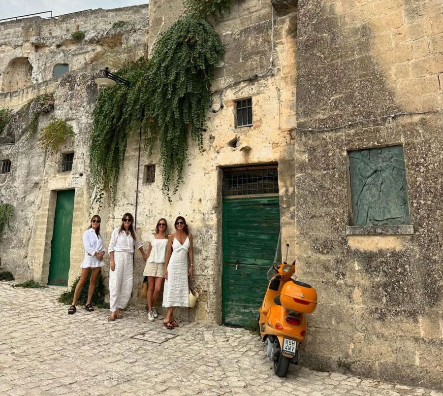 El look total white de Awada y sus amigas