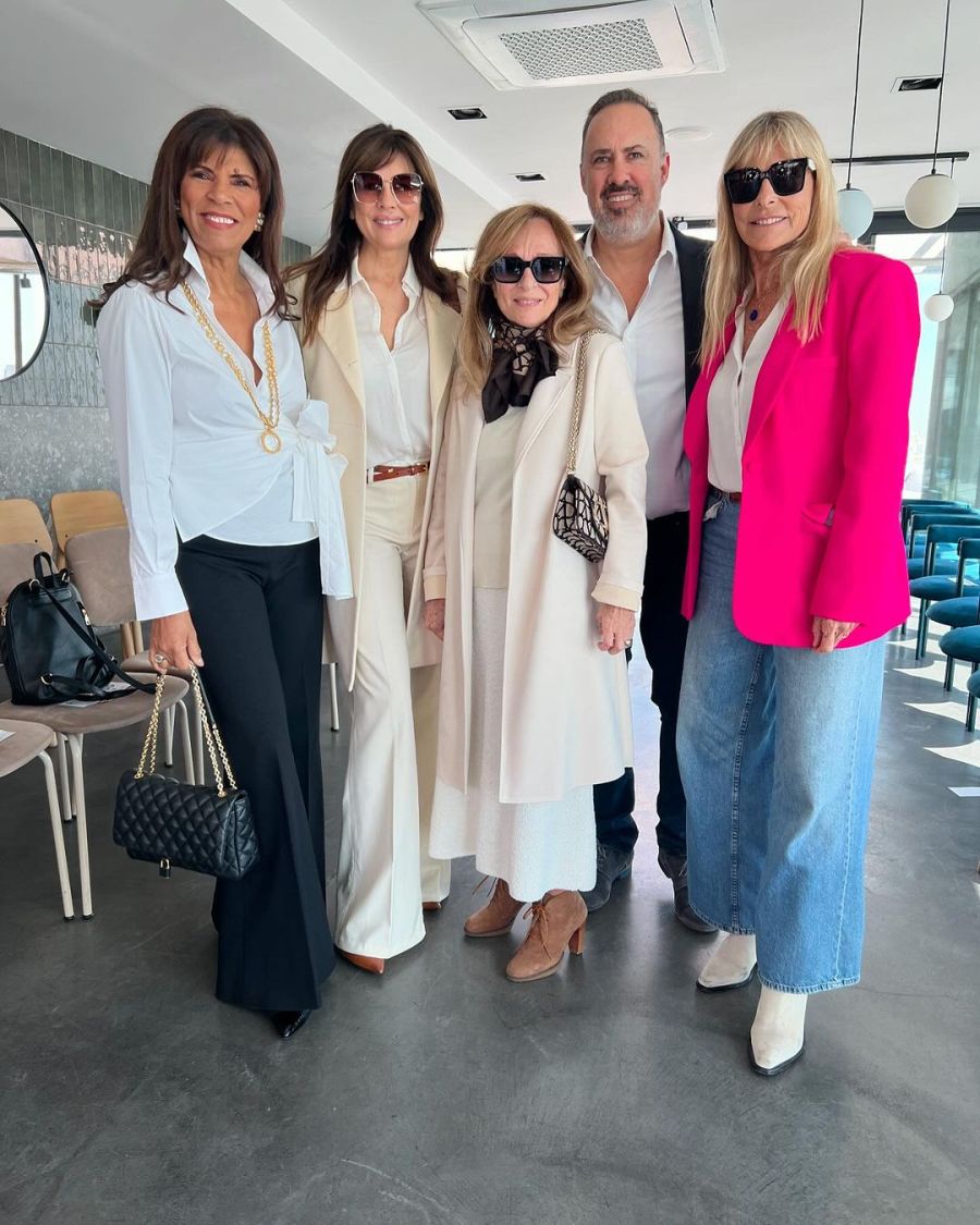 Anamá Ferreira, Andrea Frigerio, Lucía Uriburu, Charly Ronco y Virginia Elizalde