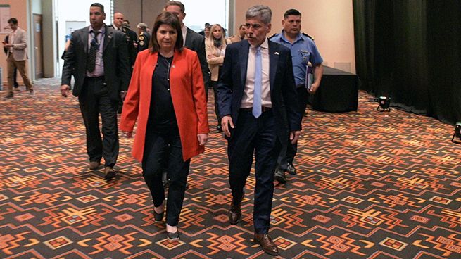 Quinteros junto a Bullrich