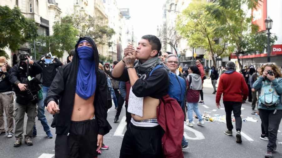 Disturbios en el Congreso por votación del veto a la ley jubilatoria