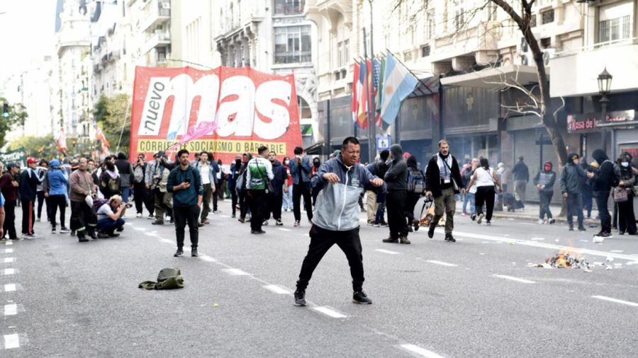 Disturbios en el Congreso por votación del veto a la ley jubilatoria