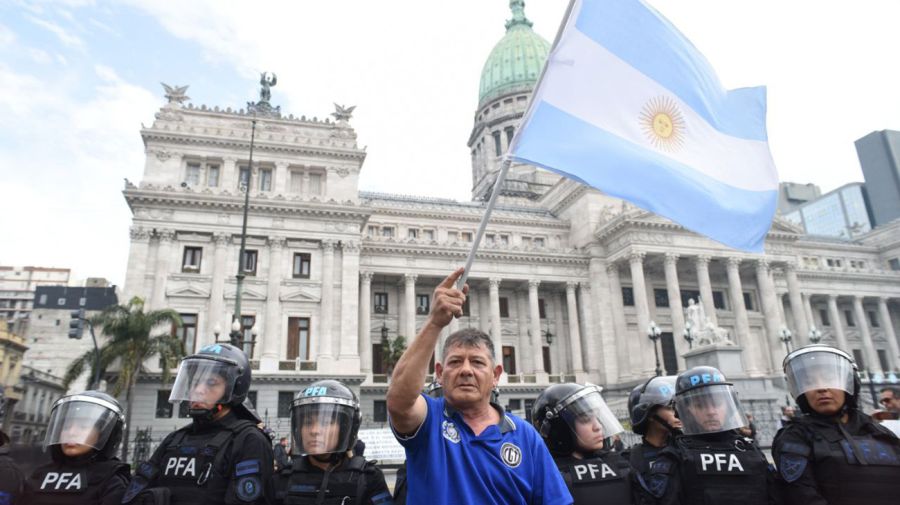 Marcha en favor de la ley jubilatoria en el Congreso