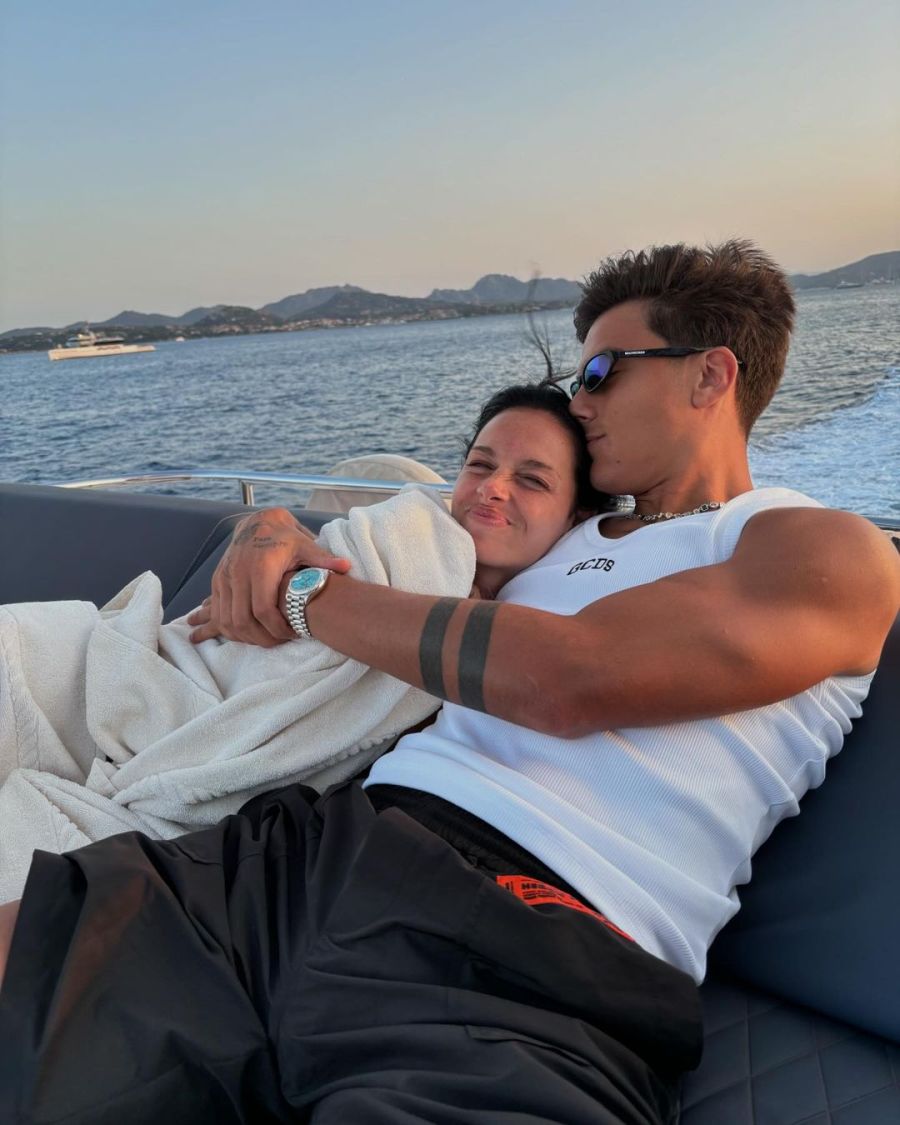 Oriana Sabatini de vacaciones con Paulo Dybala