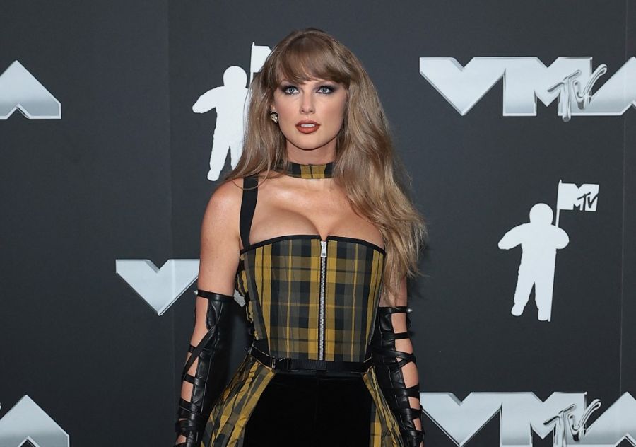 Taylor Swift reivindica el tartán y la moda 