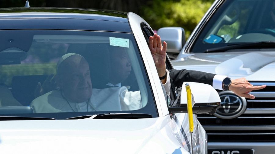 El Papa Francisco cerró su visita a Singapur y regresó a Roma.