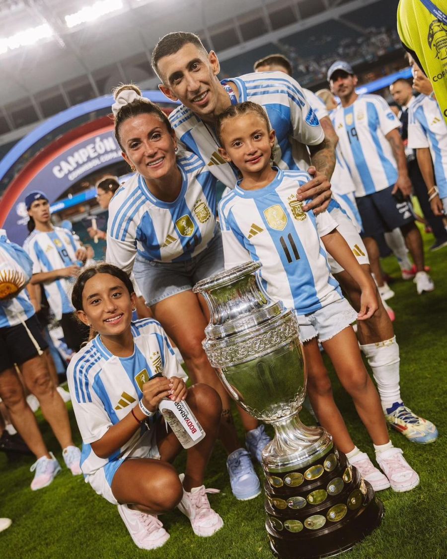 Jorgelina Cardoso, Ángel Di María, Mía y Pía