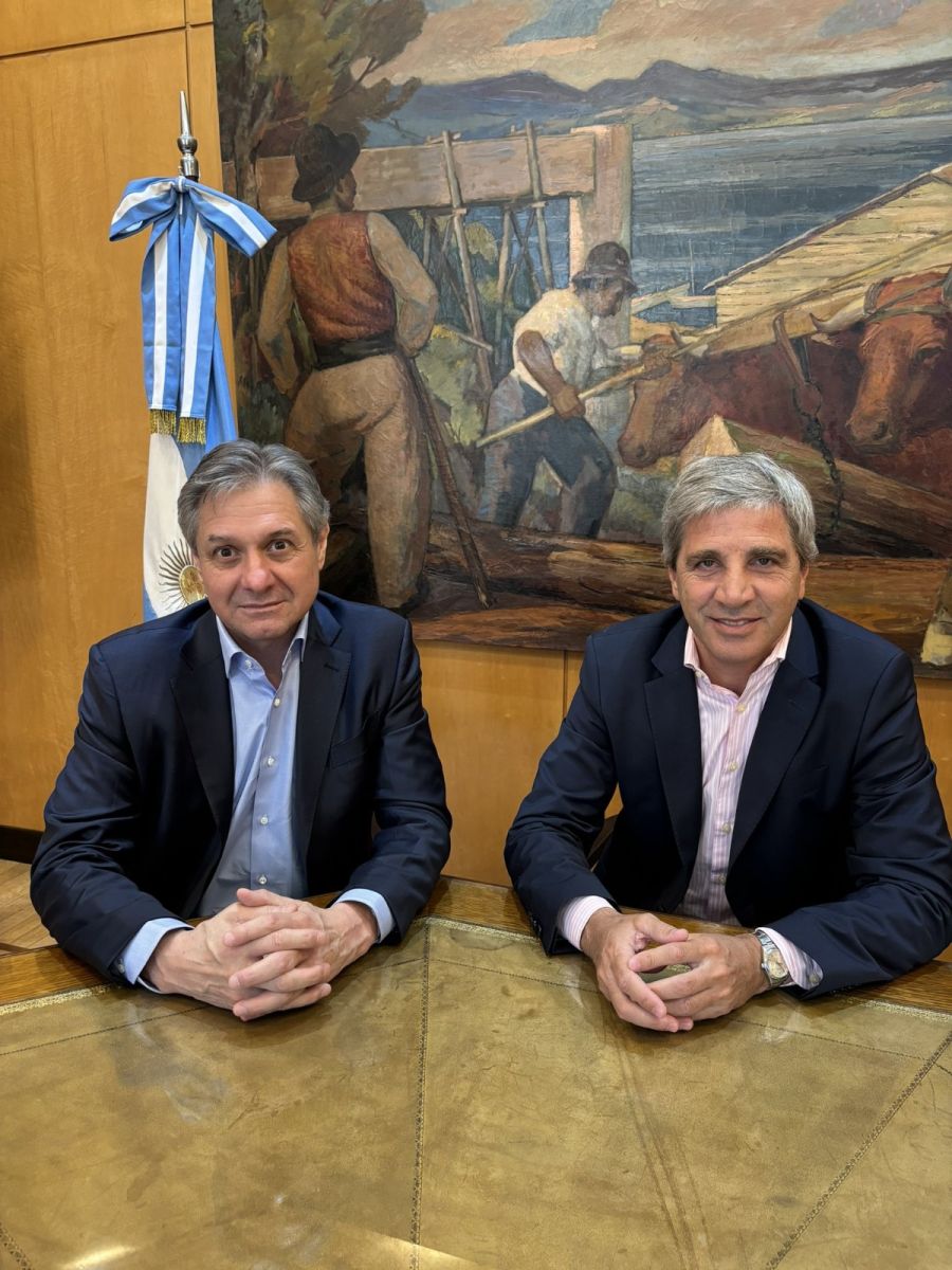 Luis Caputo y José Luis Daza en el ministerio de Economía.
