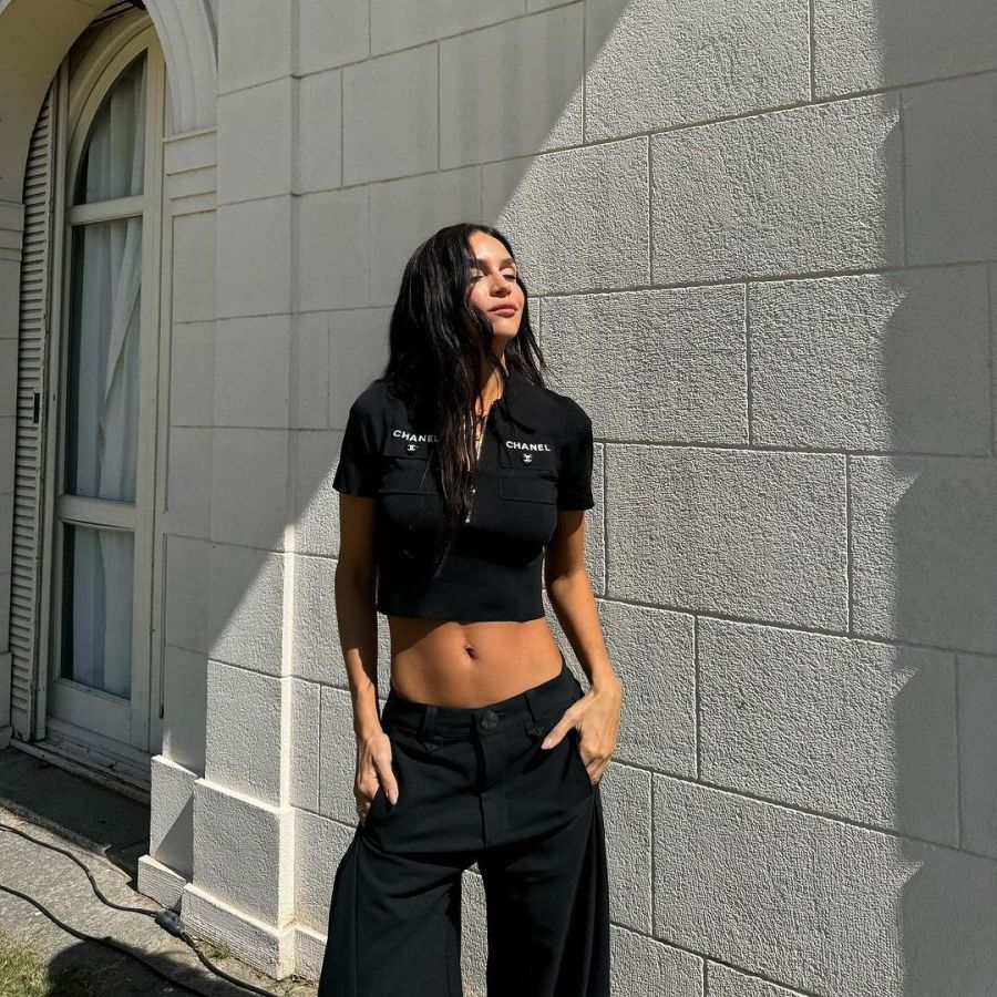 El look total black de Zaira Nara