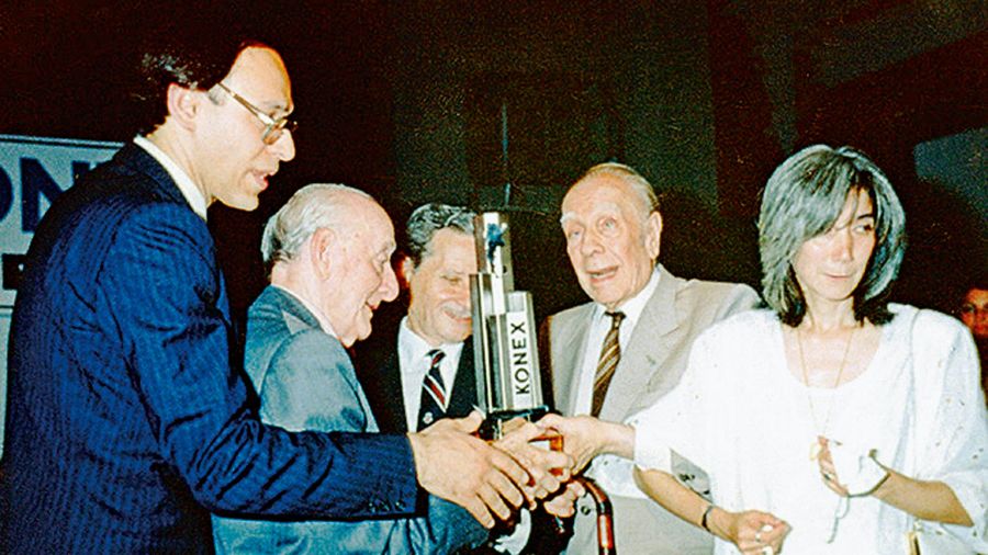 Jorge Luis Borges, María Kodama y Luis Ovsejevich