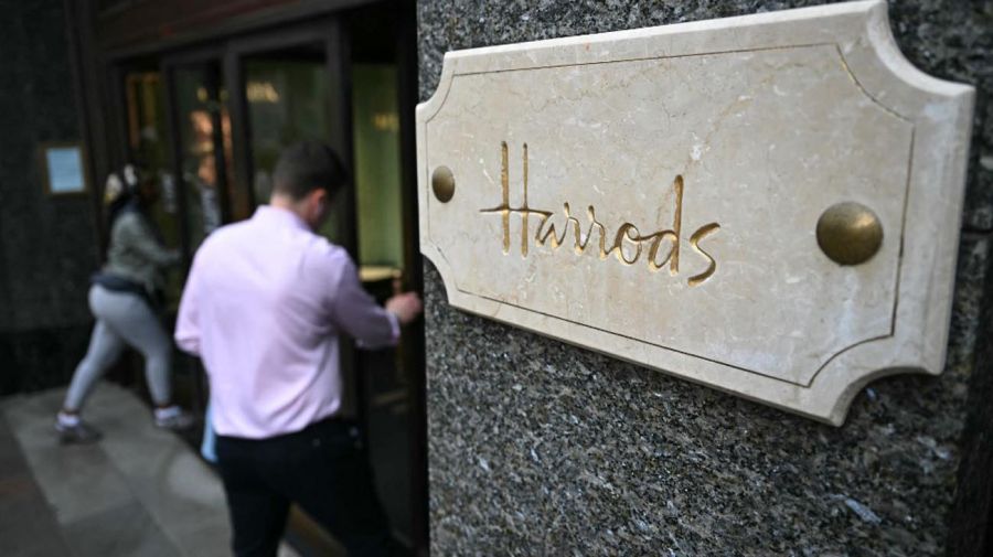 Rueda de prensa contra Mohamed Al Fayed en Harrods Londres