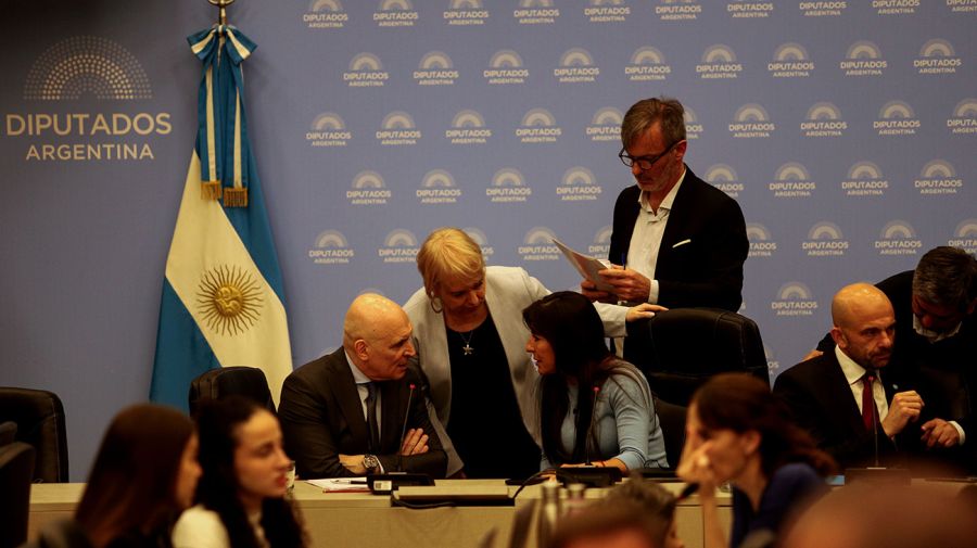 Diputados debate por la privatización de Aerolíneas Argentinas