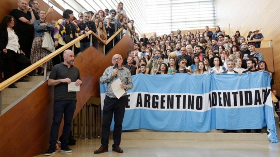 Banderazo de argentinos en San Sebastián 