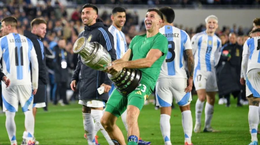 Dibu Martínez festejos contra Chile