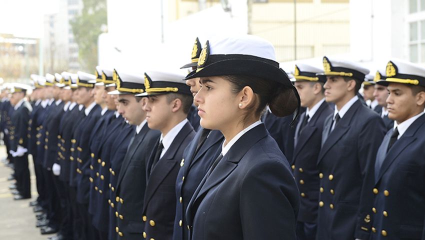 Marinos se adhieren a la marcha universitaria