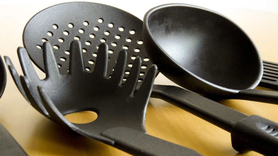 Cocina utensilios plastico negro 20241003