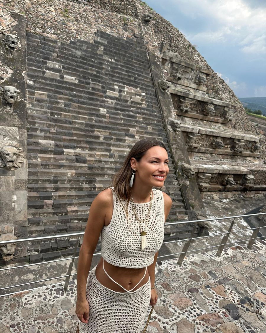 Pampita tiene el look tejido ideal para los días de playa