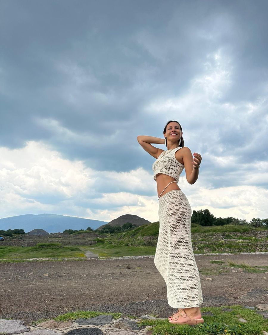 Pampita tiene el look tejido ideal para los días de playa