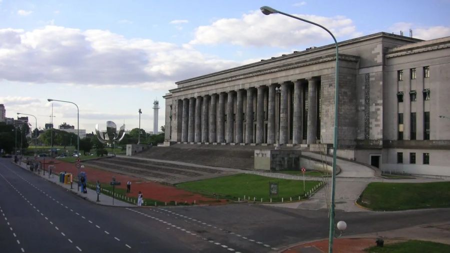 El Gobierno insiste en el proyecto de arancelar la universidad a extranjeros. 