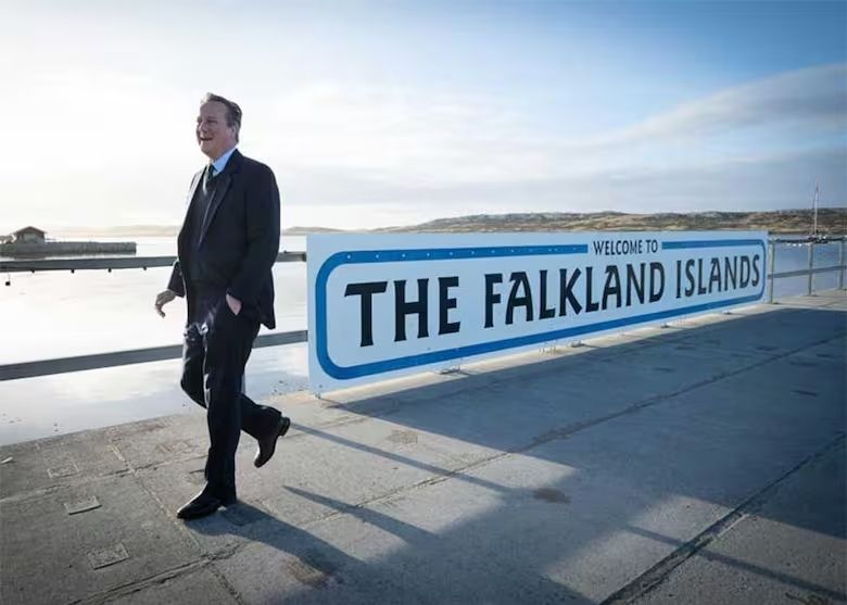 David Cameron en las Islas Malvinas en 2024