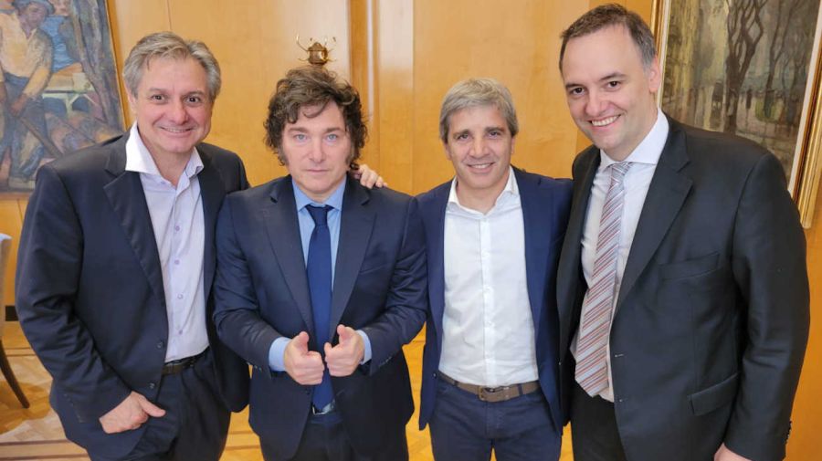 Javier Milei, Manuel Adorni y Luis Caputo 20241008