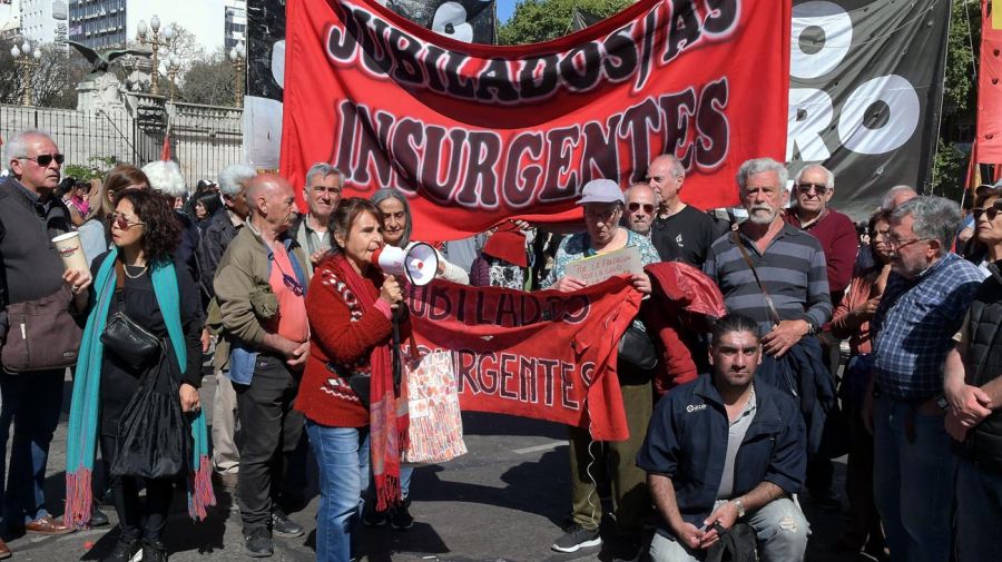 Afuera del Congreso mientras Diputados debate por el veto a la ley de financiamiento universitario