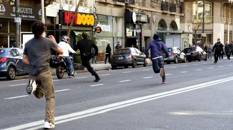 Incidentes afuera del Congreso tras el veto de Diputados