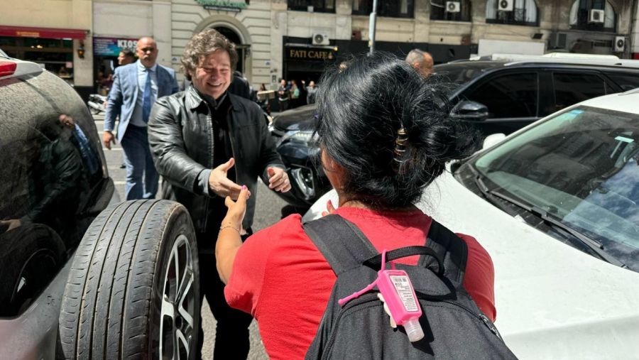 Javier Milei visitó el local que refugió al streamer Fran Fijap 20241010